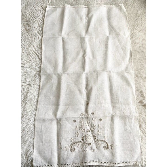 Vintage embroidered linen table runner - Picture 1 of 8